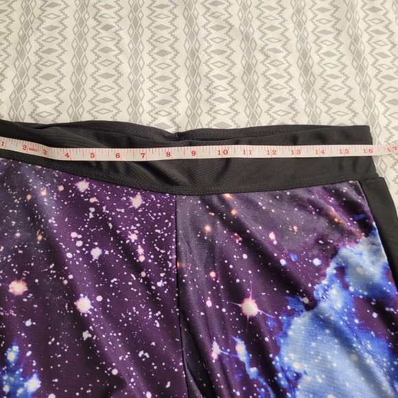 Capri pants with interesting galaxy stars design. - Picture 3 of 9